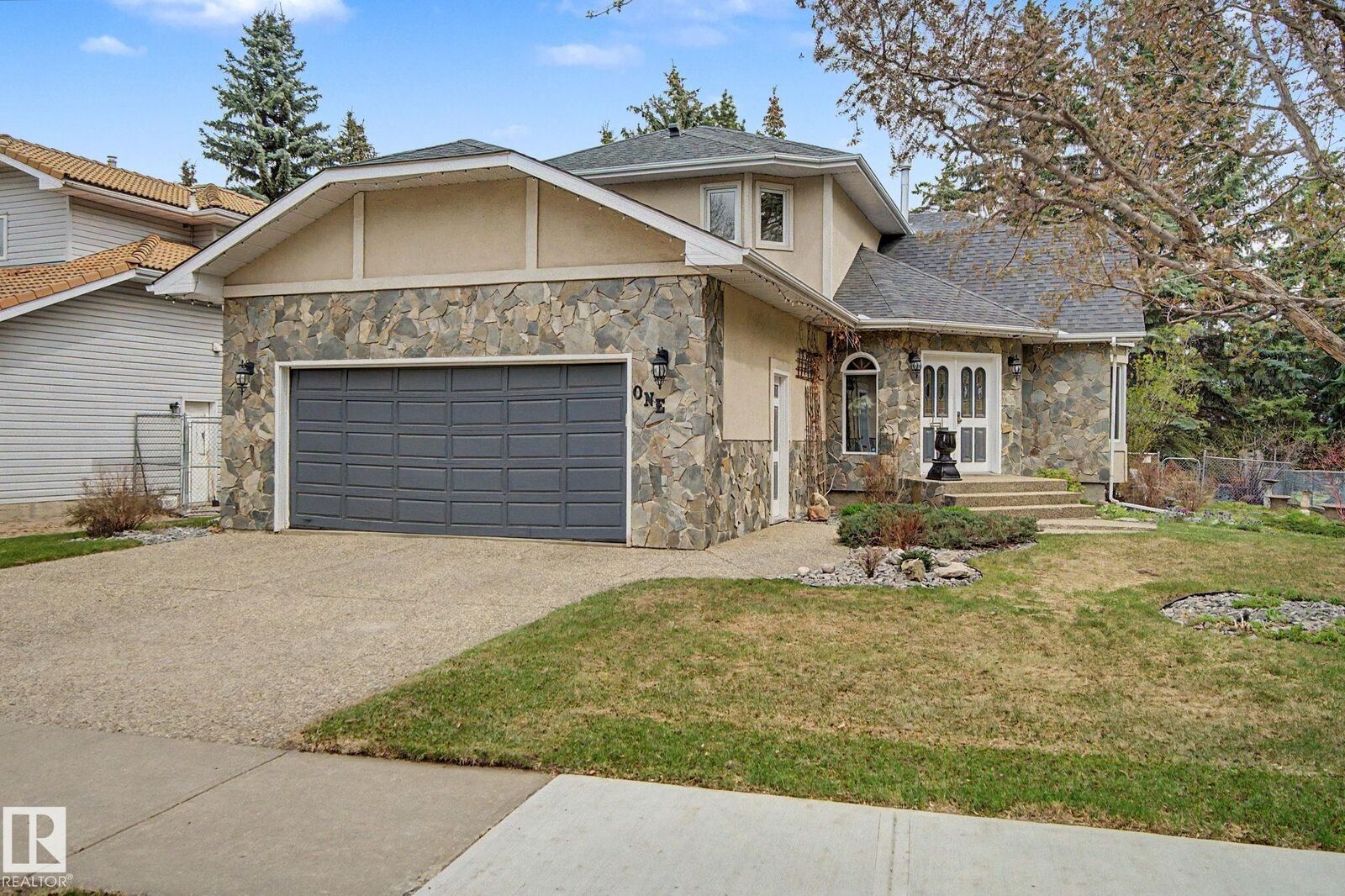Property Photo: 1 Fieldstone Drive AB T7X 2Z3