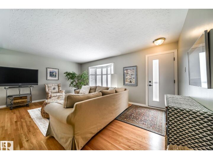 Property Photo:  10231 46 Street NW  AB T6A 1X9 