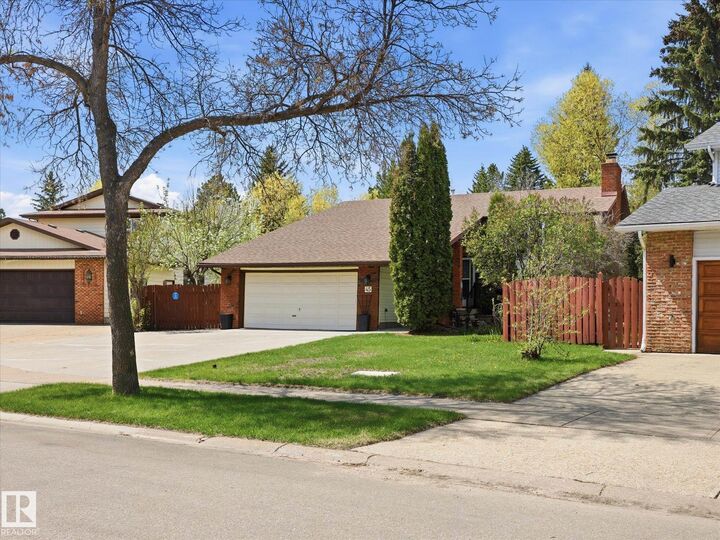 Property Photo:  45 Lorne Crescent  AB T8N 3R5 