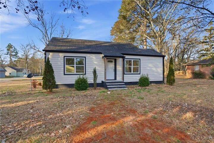 Property Photo:  303 Glen Iris Drive  GA 30655 