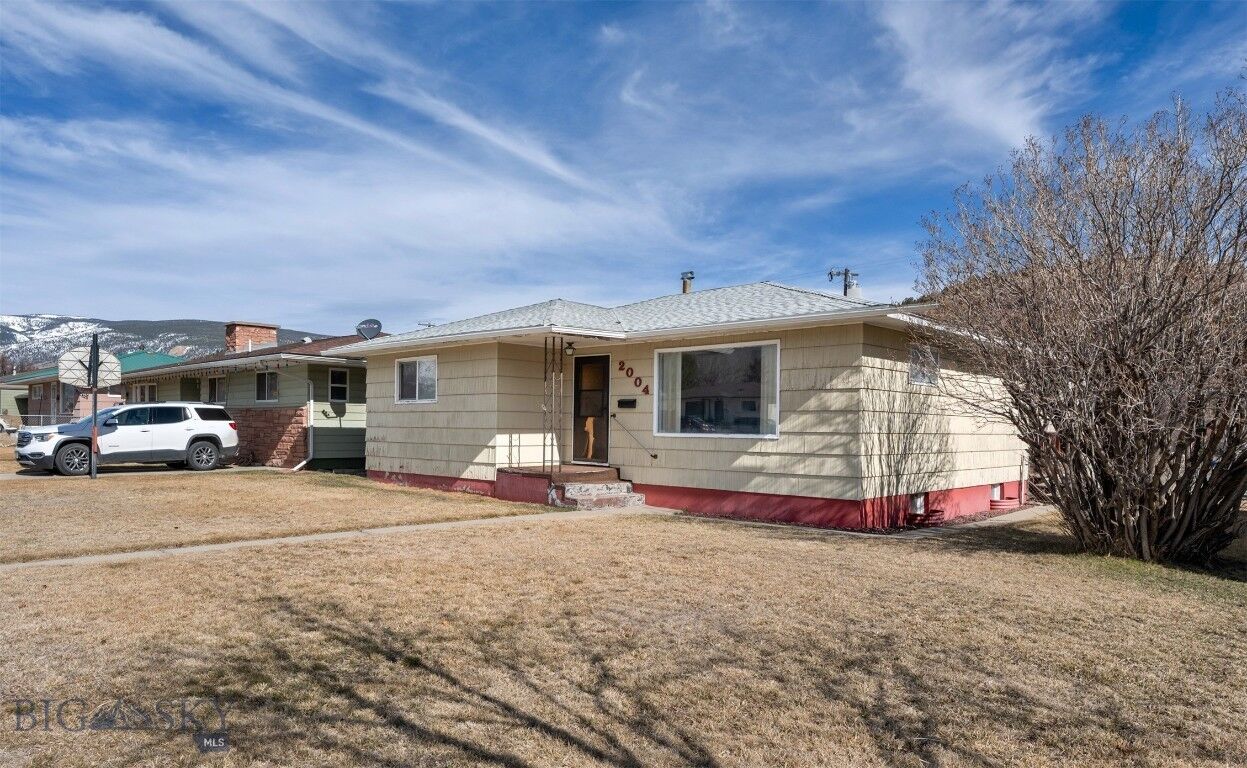 Property Photo: 2004 W Park Avenue MT 59711