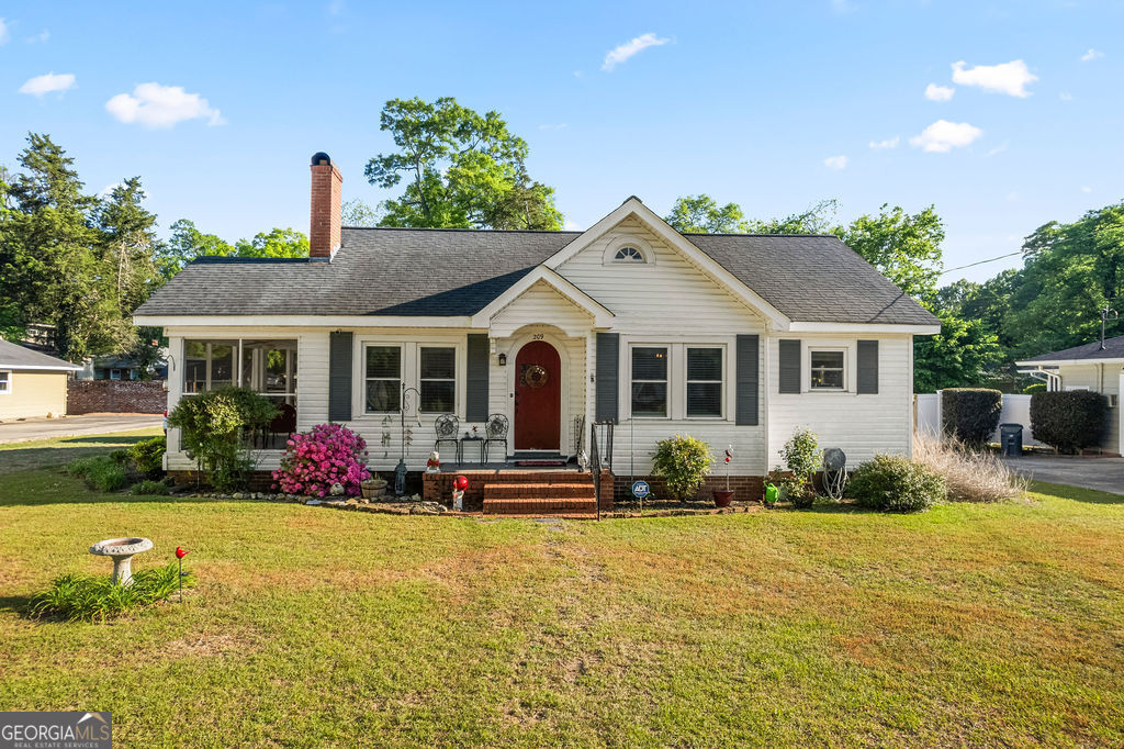 Property Photo: 209 W Fairmount Avenue GA 30125