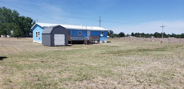 Property Photo:  1011 E Beeson Road  KS 67801 