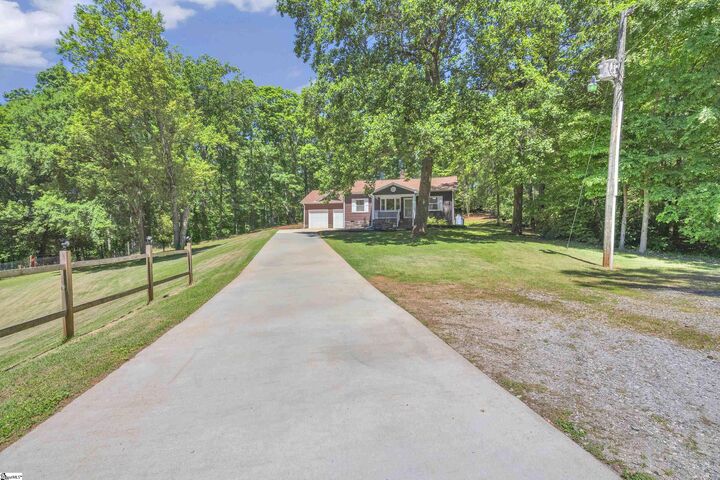 Property Photo: 2561 Whitestone Road SC 29302