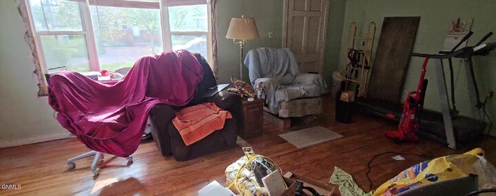 Property Photo: 106 7th Avenue NW ND 58554