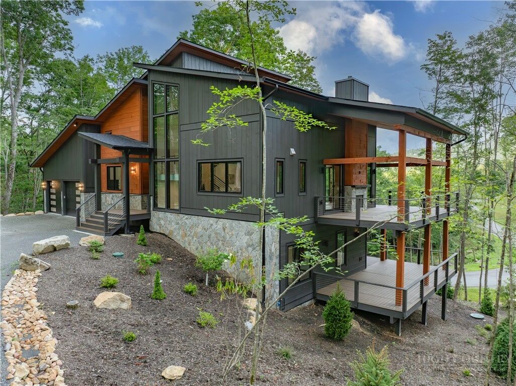 Property Photo:  5529 Eagles Nest Trail  NC 28604 