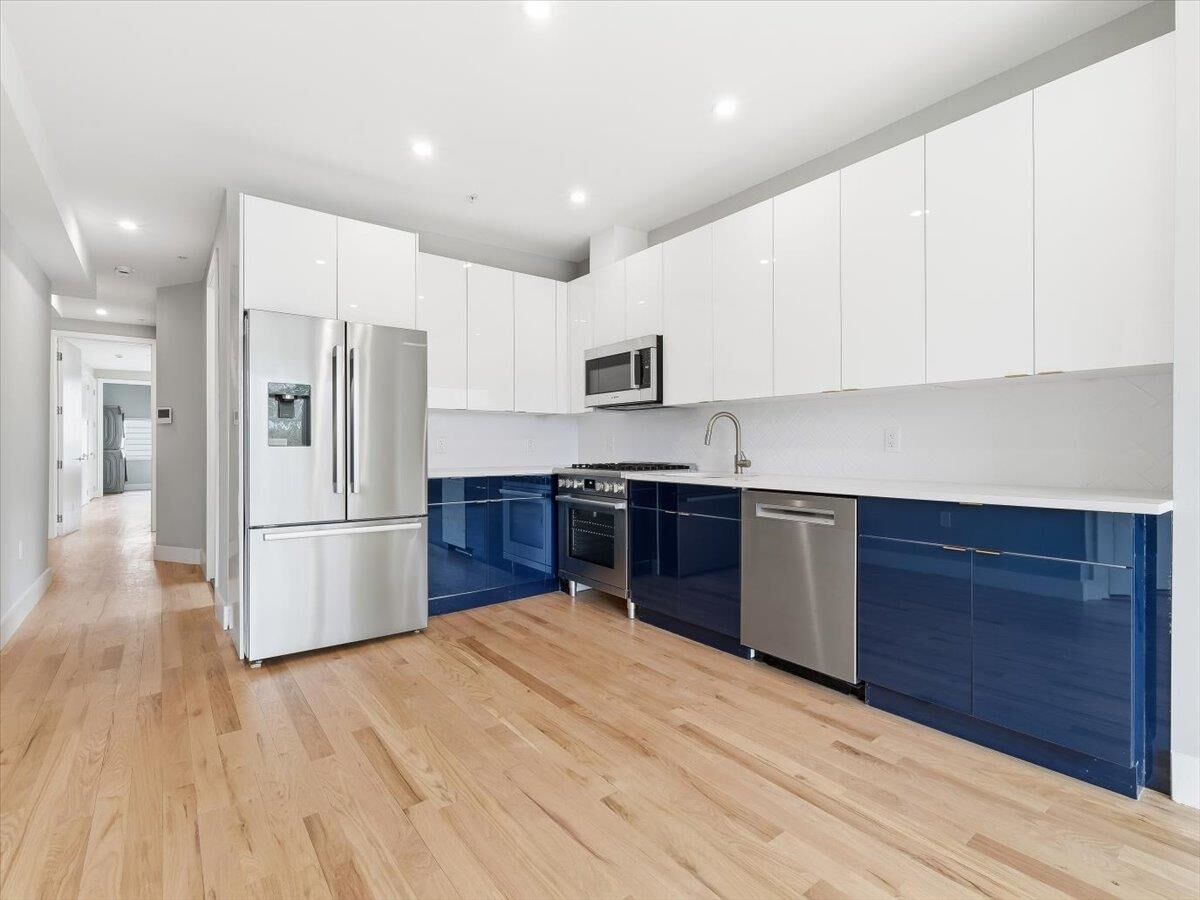 Property Photo:  437 Ogden Ave 2R  NJ 07307 
