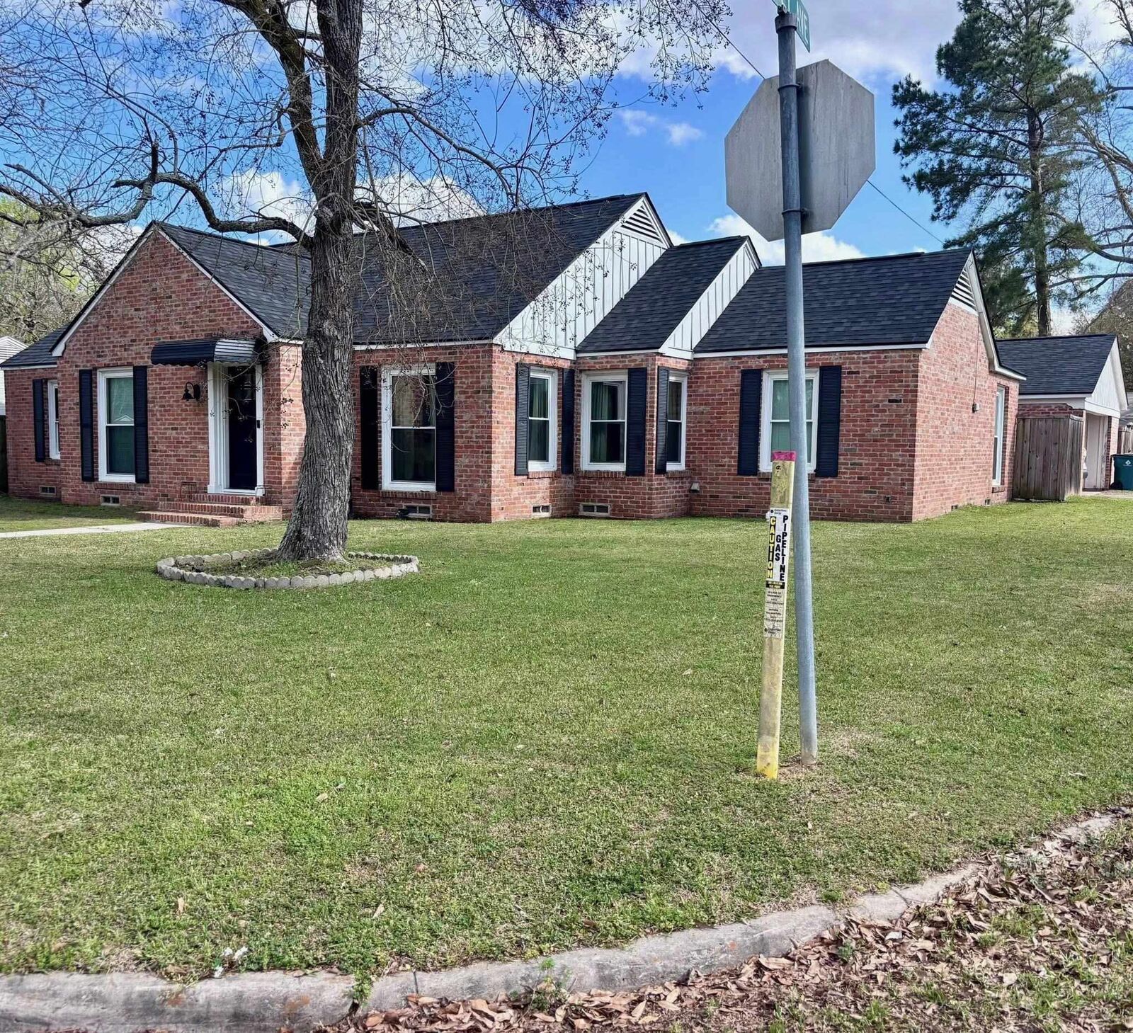 Property Photo: 400 E Neal Street TX 75633