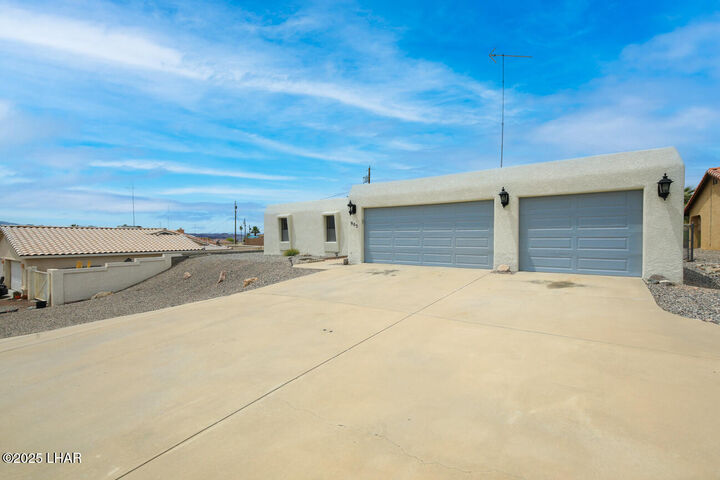 Property Photo:  905 Paso Dr  AZ 86406 