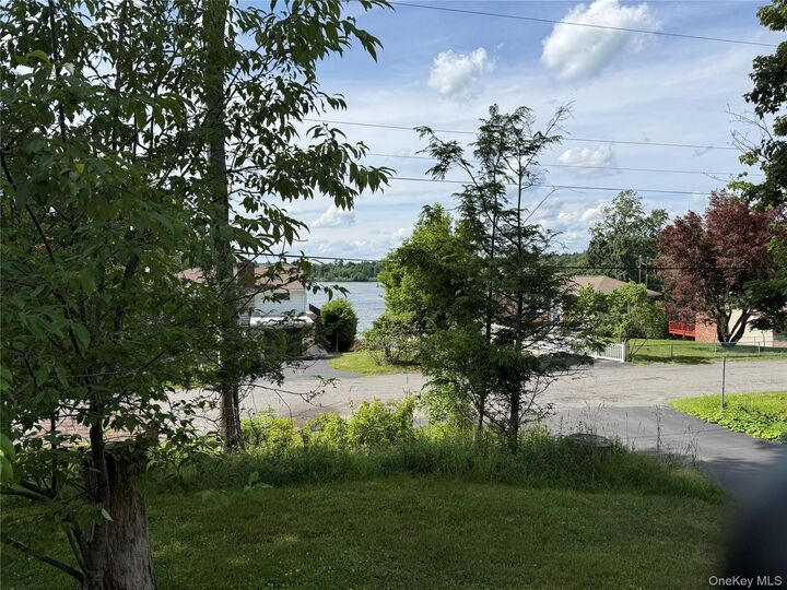 Property Photo:  