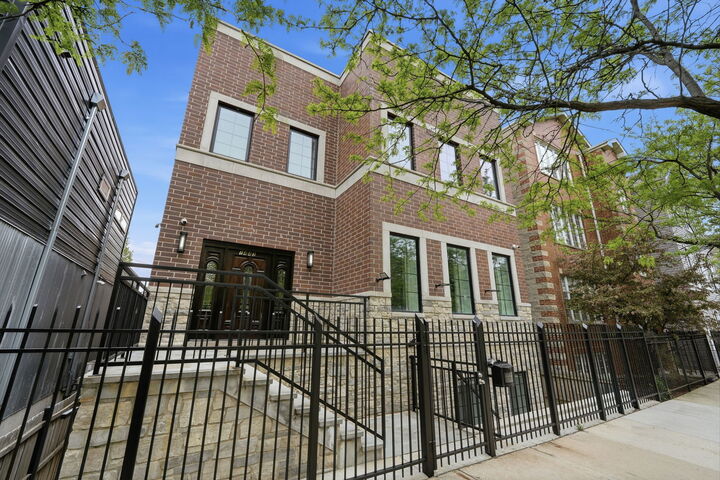 Property Photo:  1443 N Cleaver Street  IL 60642 