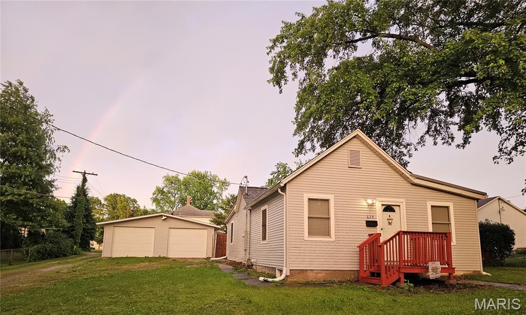 Property Photo:  635 S Oak Street  IL 62049 