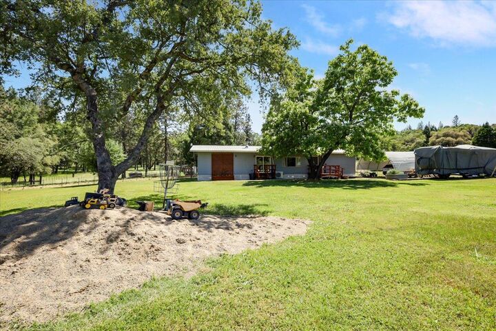 Property Photo:  10598 Slingsby Lane  CA 95935 