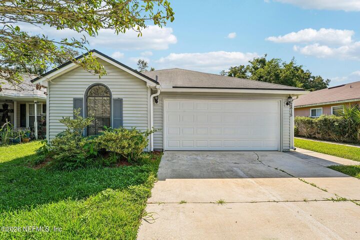 Property Photo: 2815 Majestic Cypress Drive E FL 32233