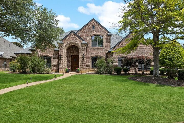 Property Photo: 941 Thomas Crossing Drive TX 76028