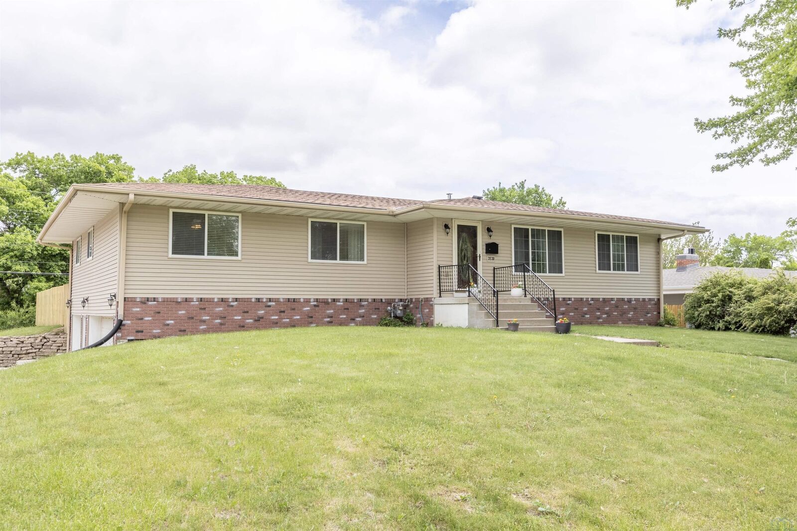 Property Photo:  3530 Court St  IA 51104 