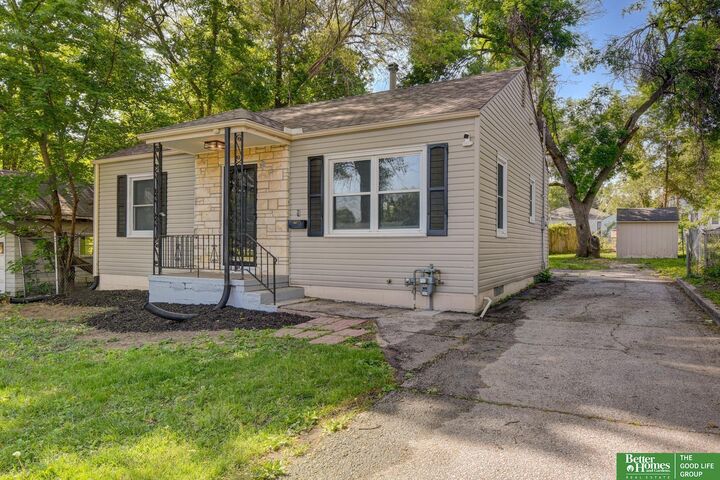 Property Photo: 5605 Manderson Street NE 68104