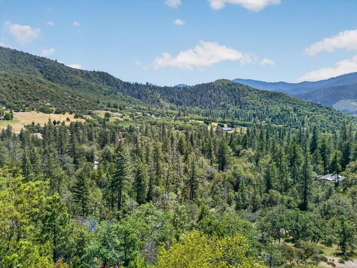 Property Photo: 1133 Humbug Creek Road OR 97530