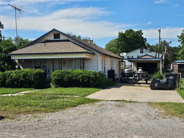 Property Photo:  115 W Ash Street  OK 73051 