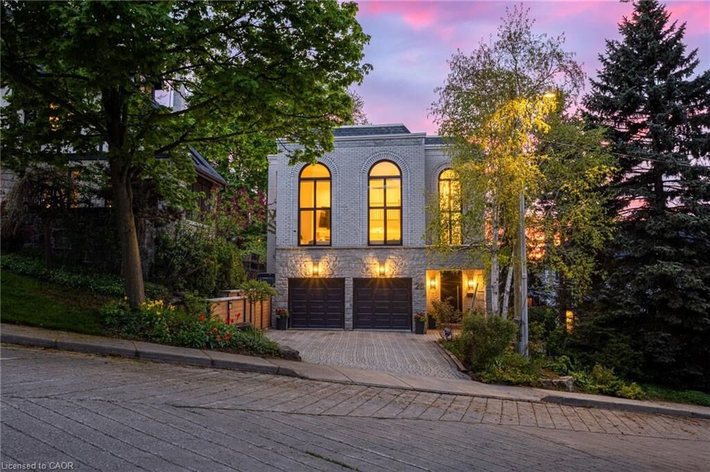 Property Photo:  28 Undercliffe Avenue  ON L8P 3H1 