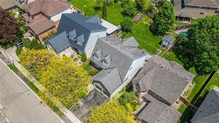 Property Photo: 9 Golfview Crescent ON L9H 6V7