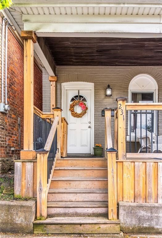 Property Photo:  231 Dalhousie Street  ON N3S 3V1 