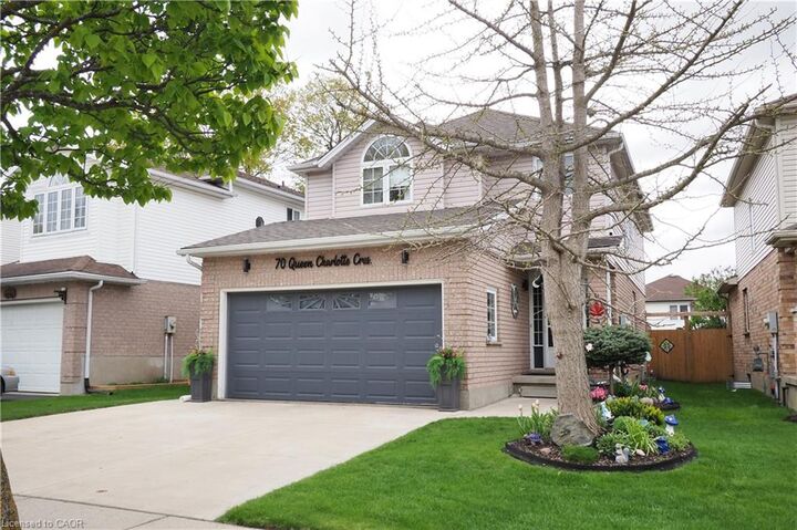 Property Photo:  70 Queen Charlotte Crescent  ON N2E 3N6 