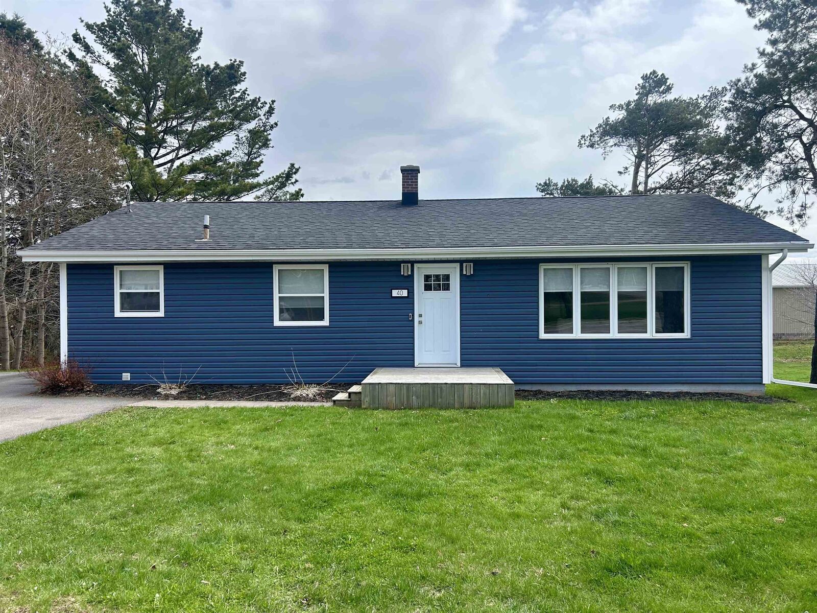 Property Photo: 40 Lincolnwood Drive PE C1A 6H5