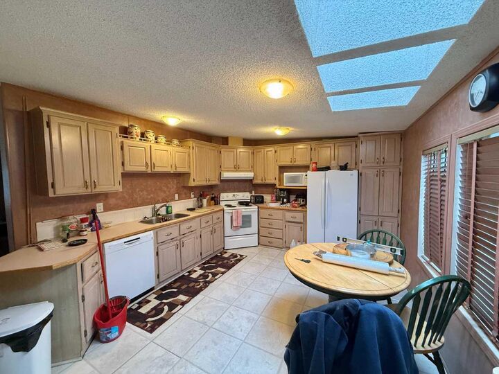 Property Photo:  195 Skogg Avenue  AB T7V 1A6 