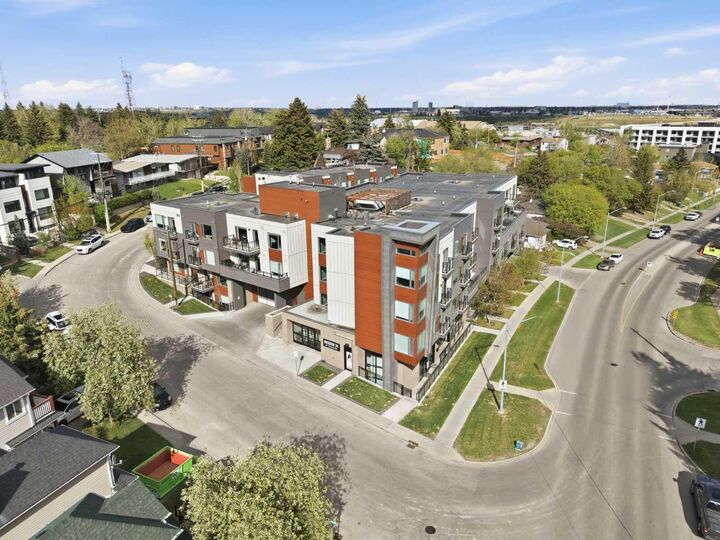 Property Photo:  89 34 Avenue SW -  AB T2S 3H4 