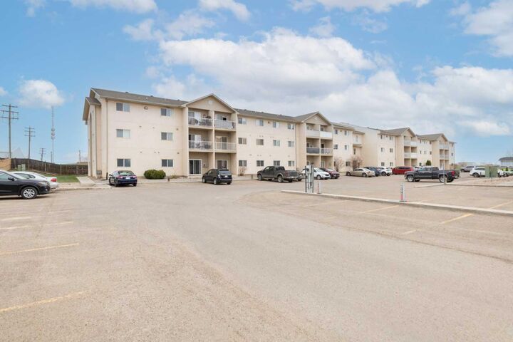 Property Photo:  6608 42 Street 109B  AB T9V 3L1 