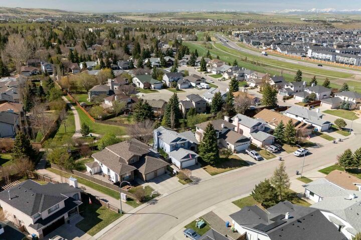 Property Photo:  76 Sunset Crescent  AB T1S 1P5 