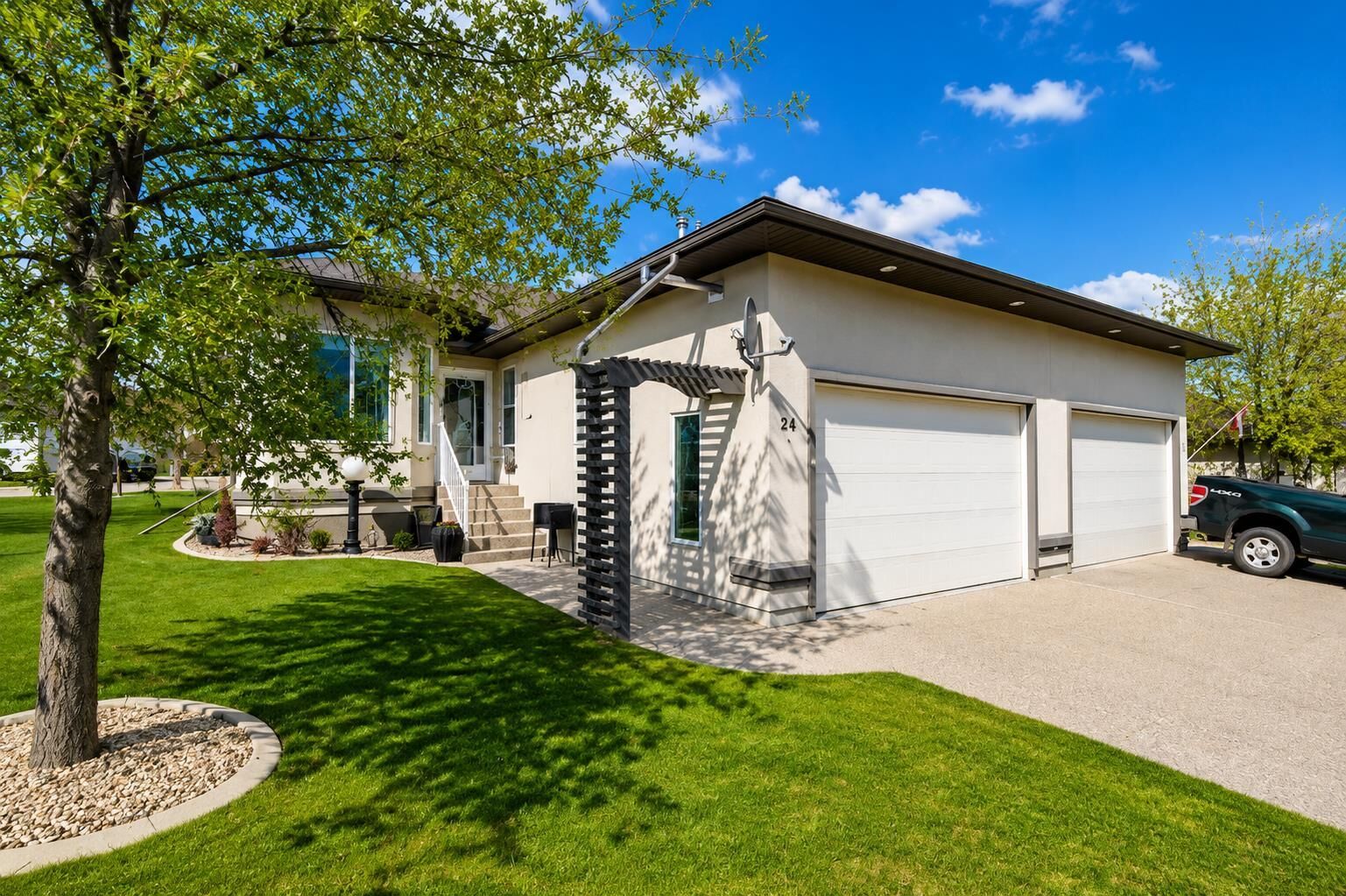 Property Photo: 8910 122 Avenue 24 AB T8X 1P8