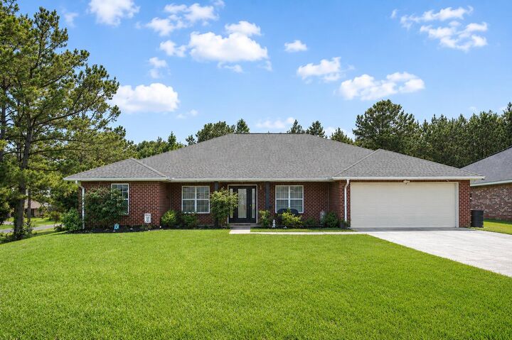 Property Photo:  111 Forrest Dr  LA 71461 