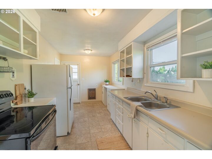 Property Photo: 1416 Dry Hollow Rd OR 97058