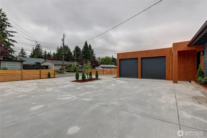 Property Photo:  1324 N Hawthorne Street  WA 98406 