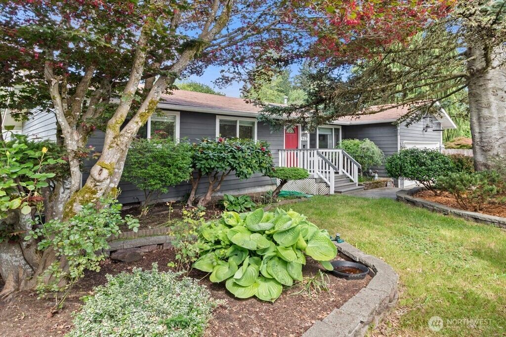 Property Photo:  903  9th Avenue SW  WA 98512 