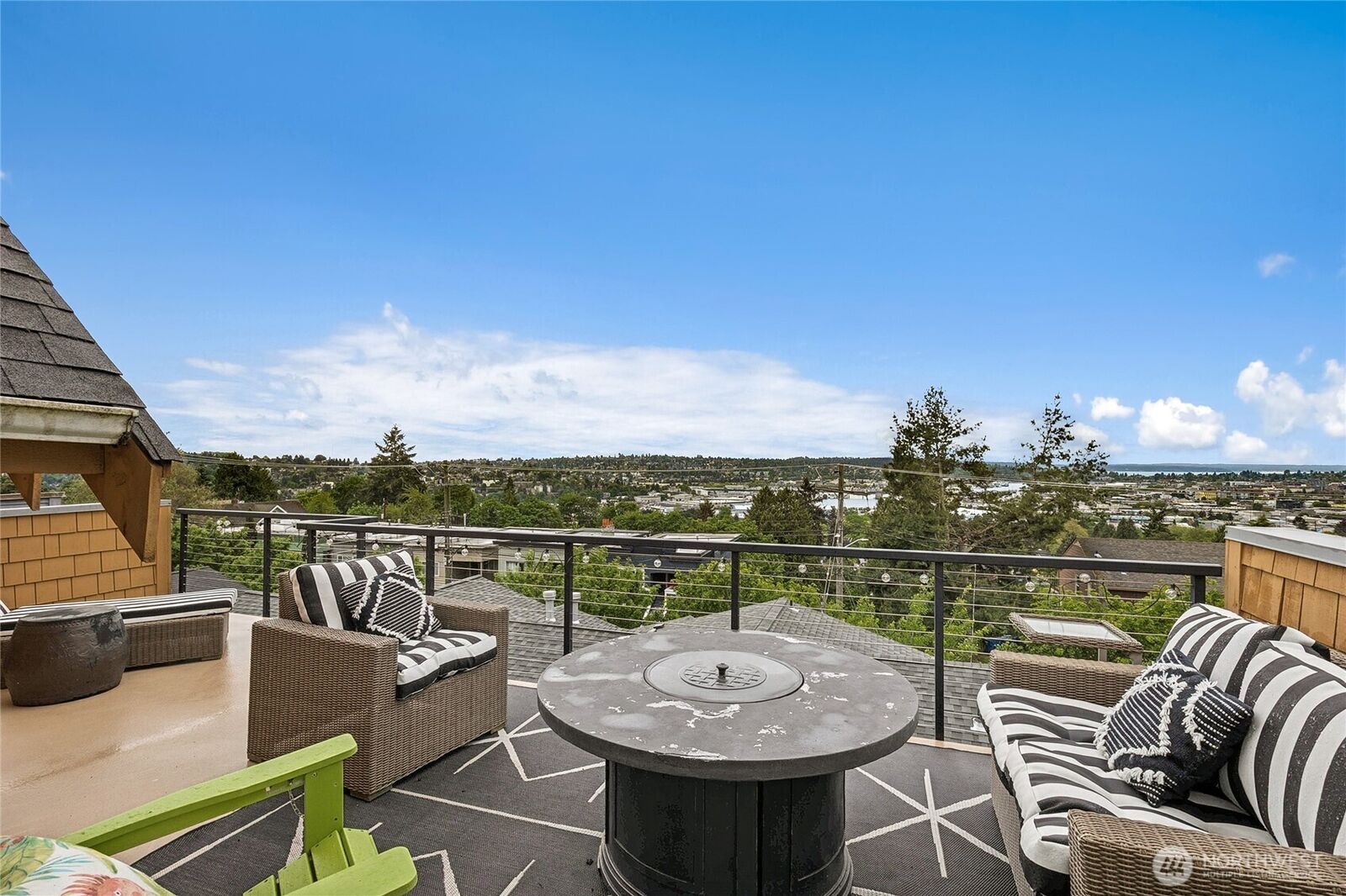 Property Photo:  4318  Greenwood Avenue N B  WA 98103 