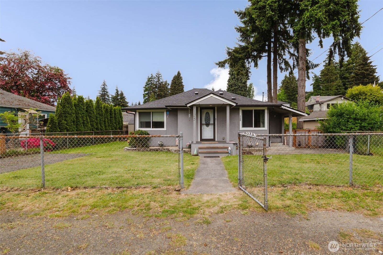 Property Photo:  1125 S National Avenue  WA 98312 