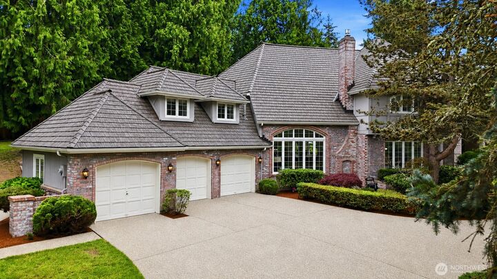 Property Photo:  7214  204th Dr  NE  WA 98053 
