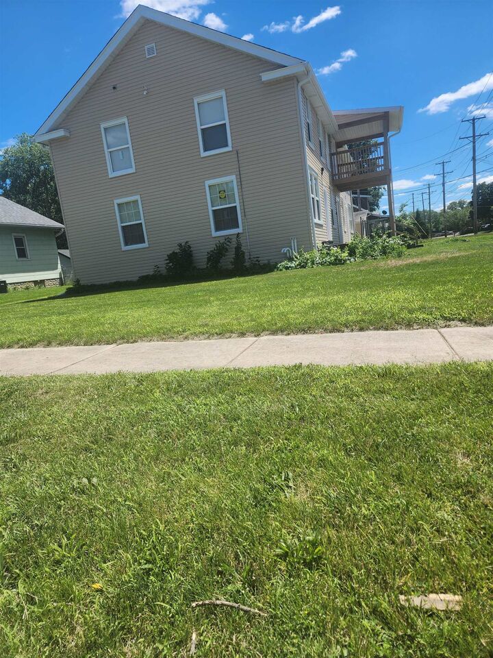 Property Photo:  2304 S 4th Street  IL 61104 