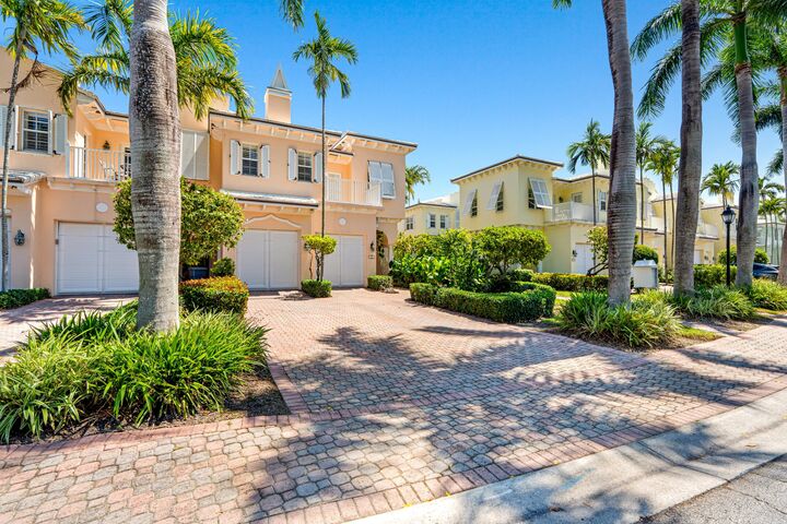 Property Photo:  790 Andrews Avenue B103  FL 33483 