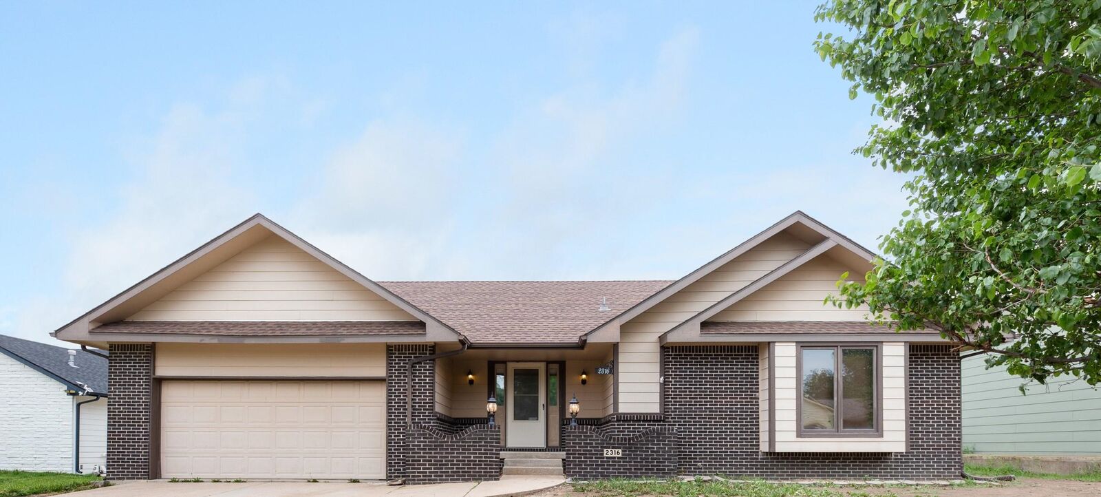 Property Photo:  2316 S Linden Cir  KS 67207 