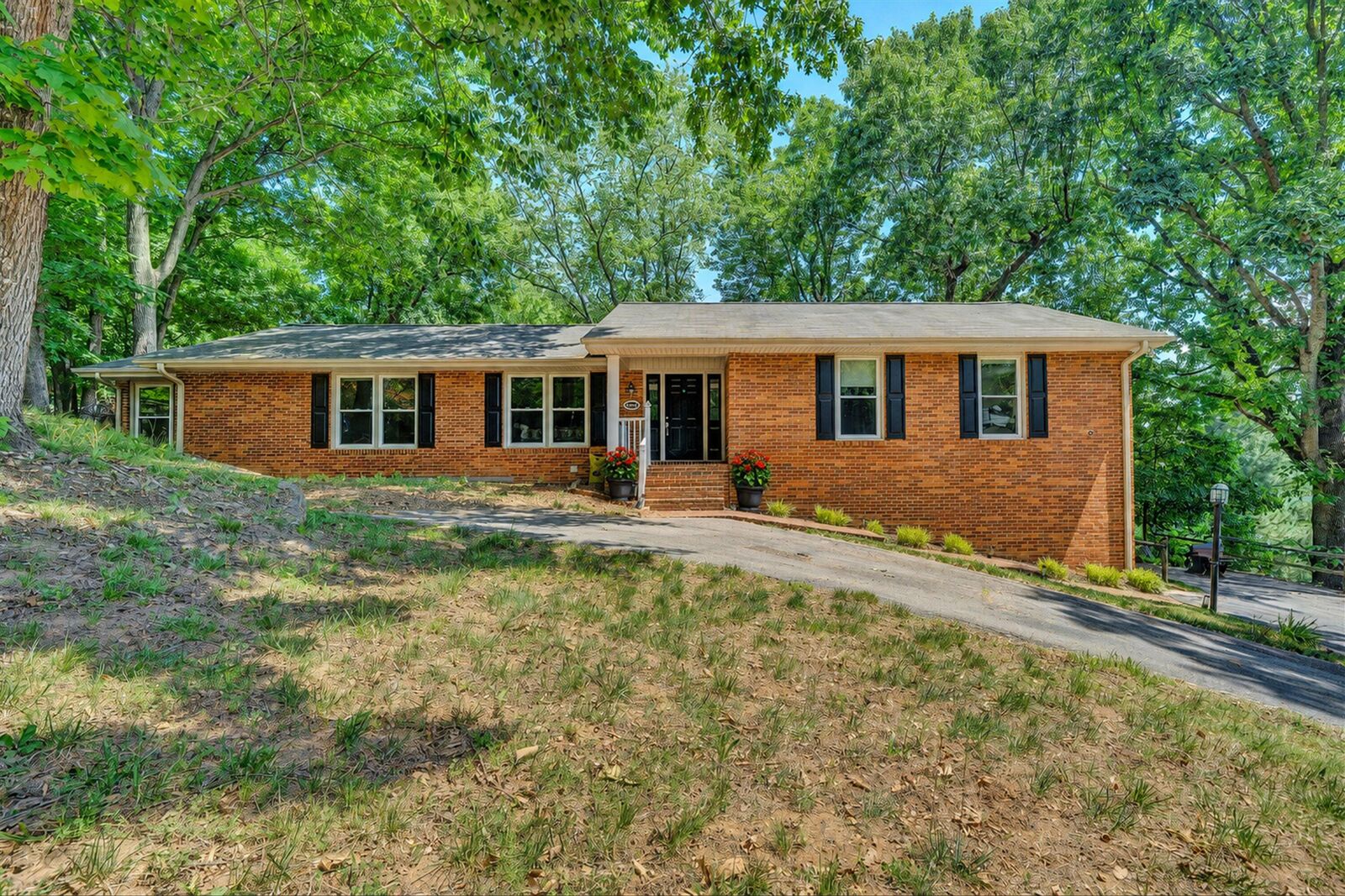 Property Photo: 4189 Toddsbury Dr VA 24179