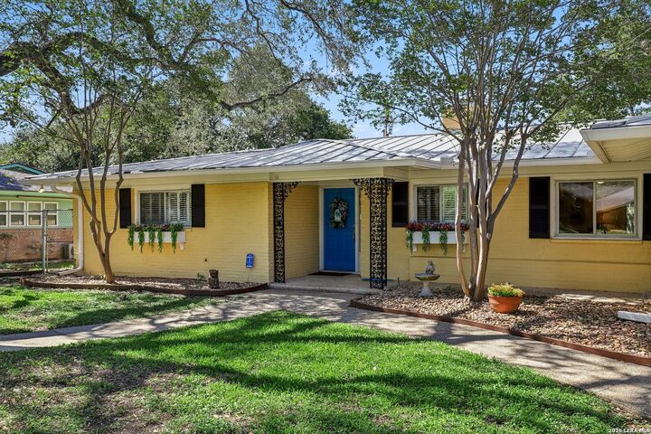 Property Photo: 418 Northridge Dr TX 78209