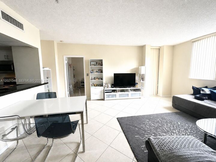 Property Photo:  540 Brickell Key Dr 1801  FL 33131 