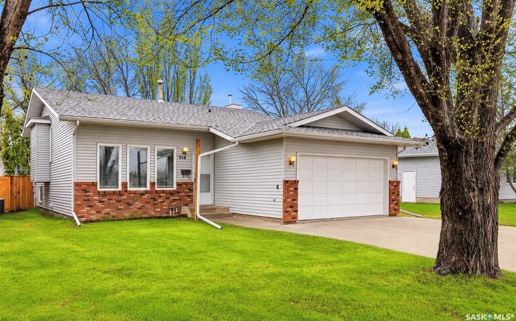Property Photo:  314 Waterbury Road E  SK S7J 4T9 