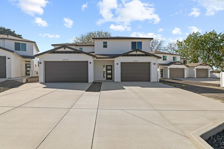 Property Photo:  1096 S Underwood Pl  WA 99337 