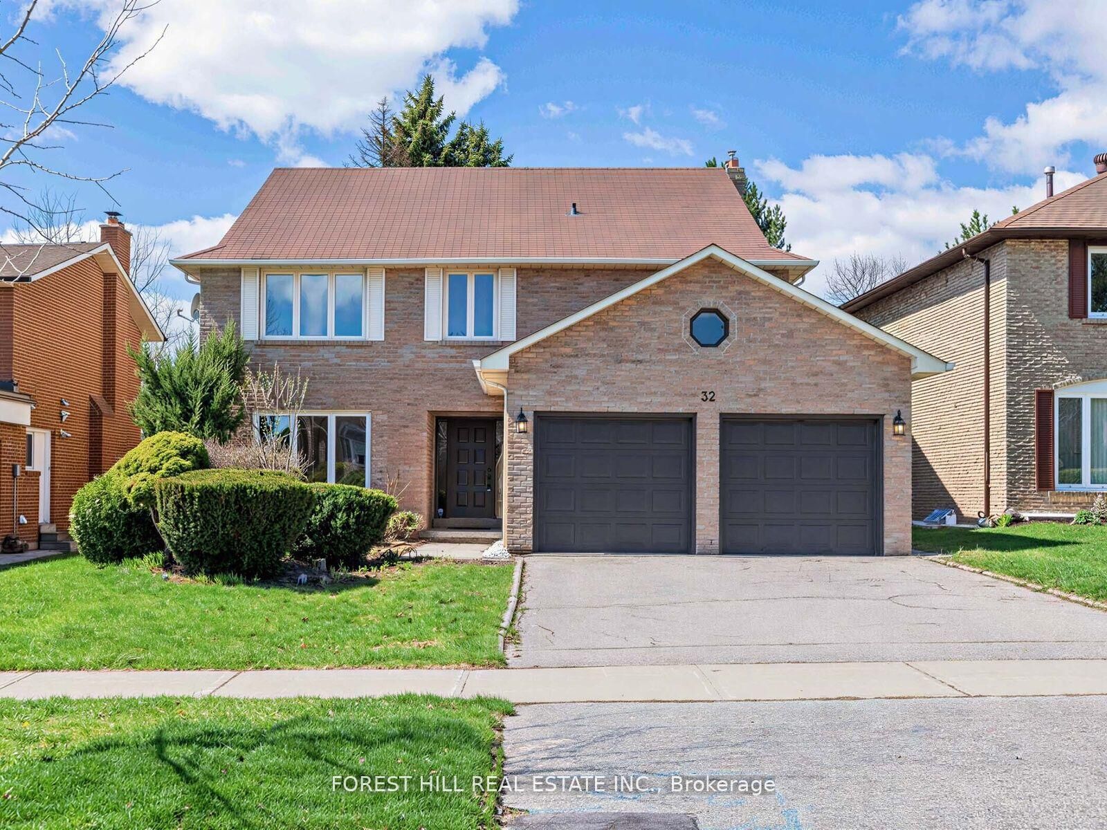 Property Photo:  32 Saddletree Drive  ON M2H 3L3 