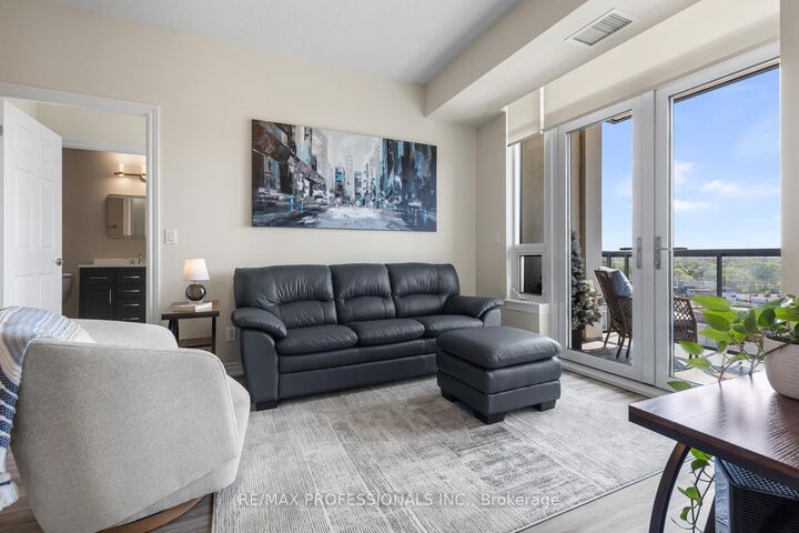 1135 Royal York Road 801 — photo 1